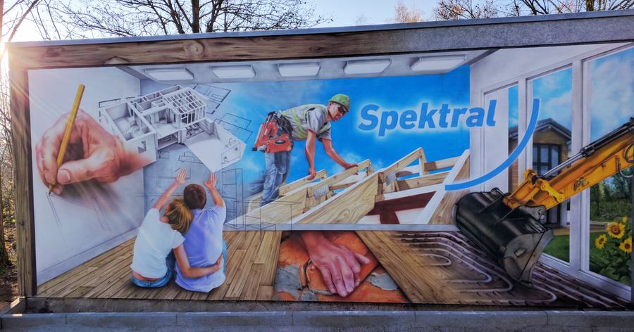 Spektral, Bexbach: Garagenwand mit Illusionsmalerei – vom Entwurf über den Dachstuhl bis zum fertigen Haus