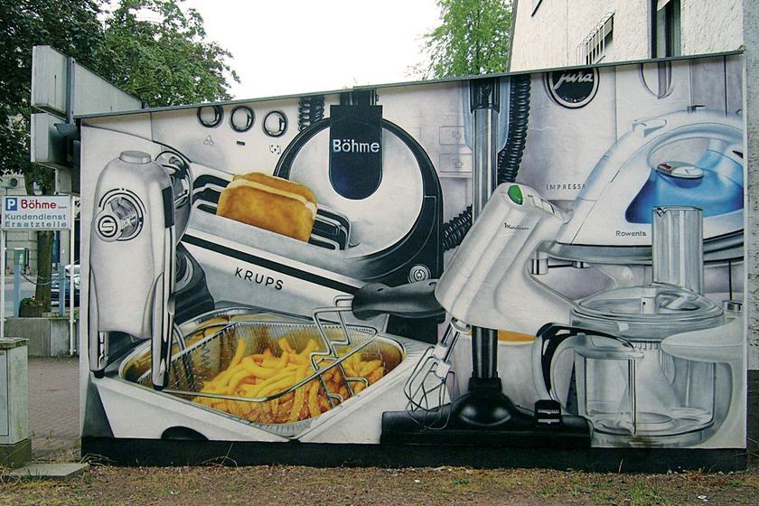 Fassade mit Küchengeräten, Saarbrücken, 1999