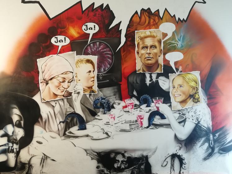 Die übergestülpten Gesichter entstehen