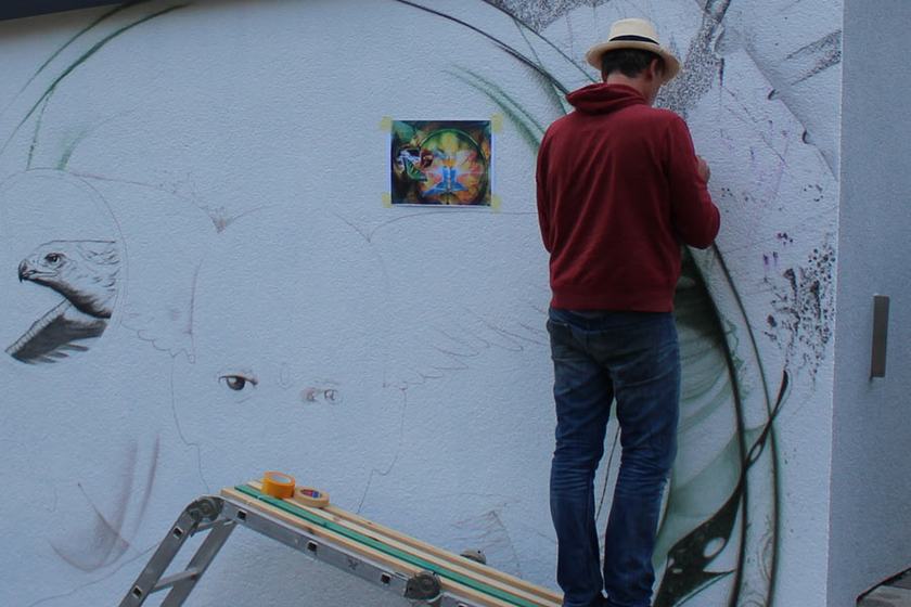 Die Motive werden angelegt, die Vorlage hängt an der Wand
