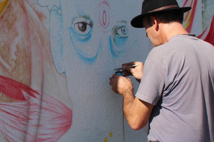 Gesicht im Detail, noch zwischen Vorzeichnung und Farbe