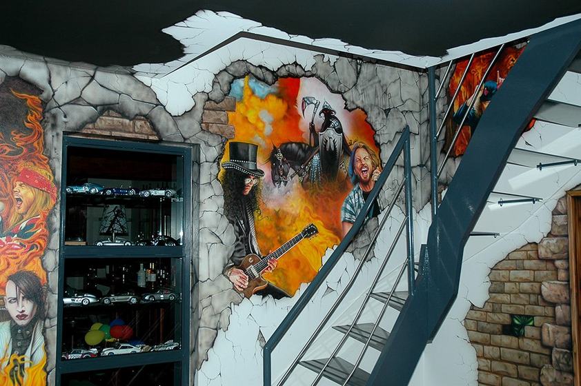 Treppenaufgang mit Wandmalerei