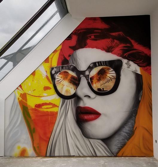 Frau mit Sonnenbrille