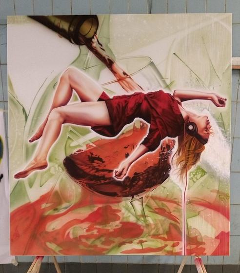 Frau im Weinglas