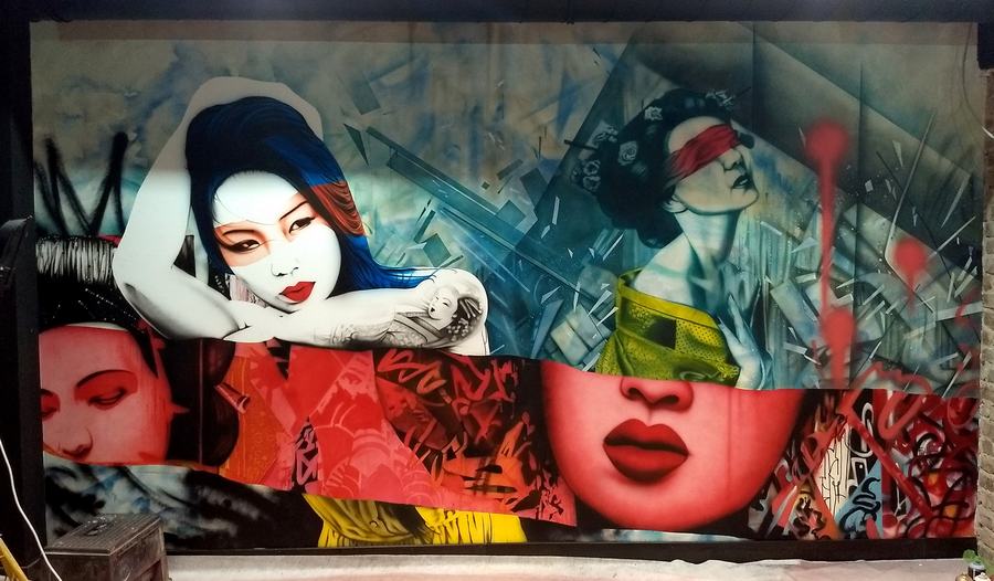 Restaurant IU, St. Johanner Markt, Saarbrücken: Wand mit asiatischer Street-Art