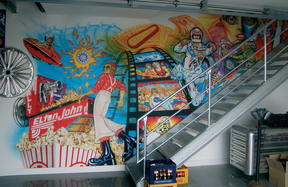 Pinball-Wandbild mit Treppe in Hannover, Flipper-Motive in Airbrush, Gesamtansicht
