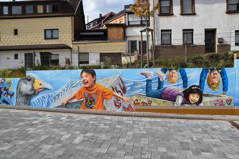 Lachende Kinder und Gänsekopf
