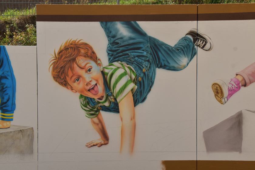 Junge im Handstand – Airbrush-Detail