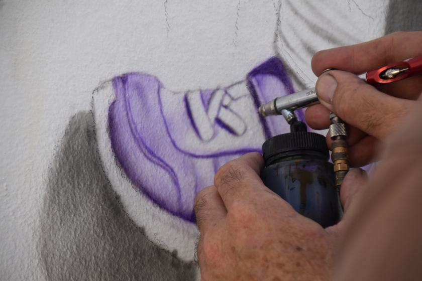 Airbrush-Detail: ein Turnschuh entsteht