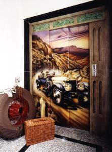 Airbrush auf Aufzugstür, Saarland