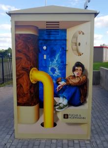 Airbrush auf Metallfassade